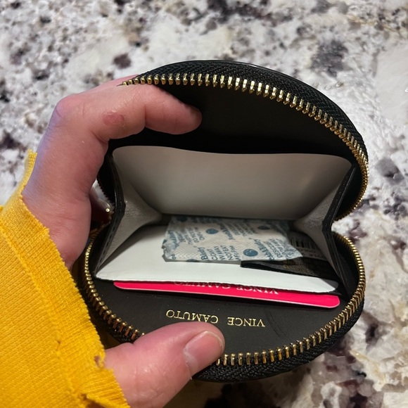 Vince Camuto NWT Leather / Gold Rivets Dome Card / Coin Case - BLACK - Picture 5 of 5